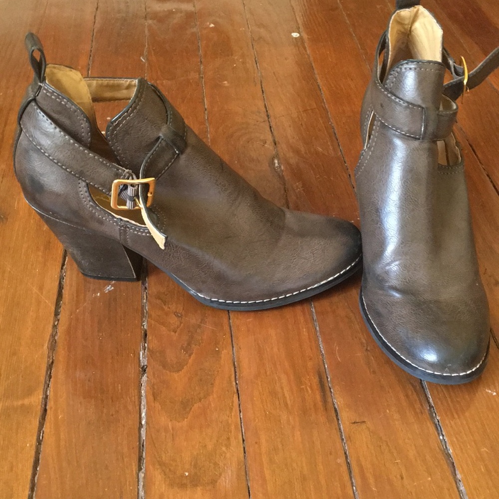 Heeled booties
